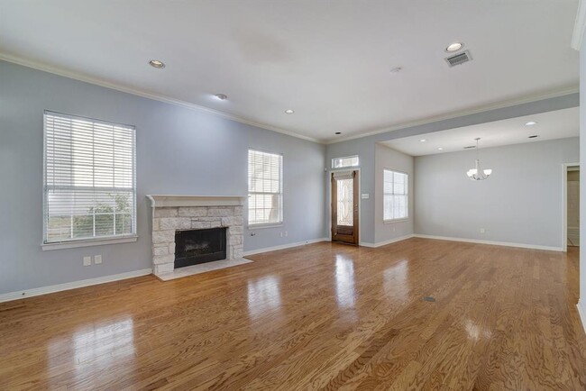 Building Photo - 5406 Courtyard Dr