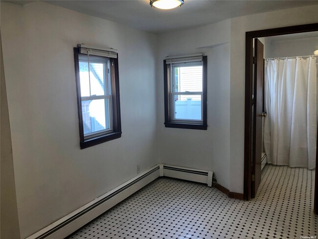 Building Photo - 101 Burtis St