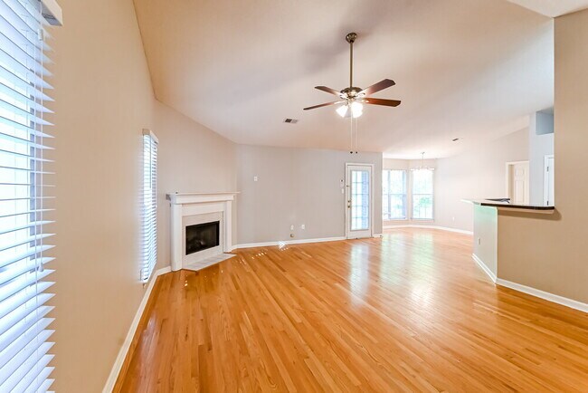 Building Photo - 1816 Northwood Hills Cove