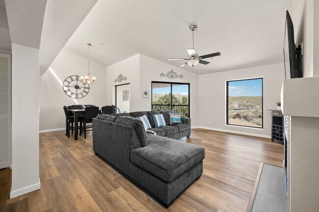 Foto del edificio - Waterfront Furnished 2BR Condo with Great ...