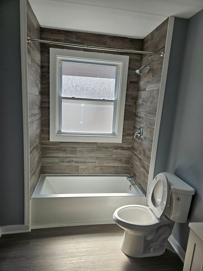 Foto del edificio - 1302 W 116th St