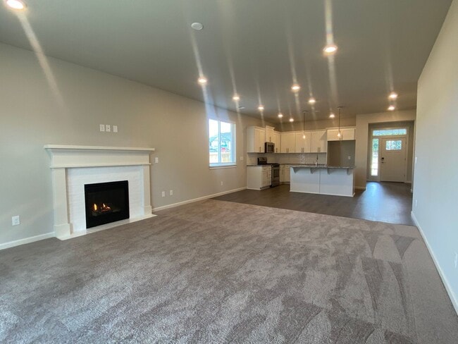 Building Photo - LONGVIEW AREA RANCH STYLE HOME ON LARGE CO...