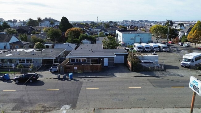 Building Photo - 1814 B St