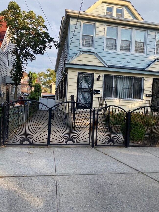 Foto del edificio - 145-33 Glassboro Ave