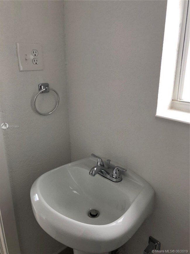 Building Photo - 2513 SW 10th St