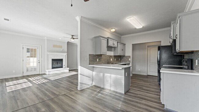 Building Photo - "Beautiful 3-Bedroom Haven with Fireplace ...