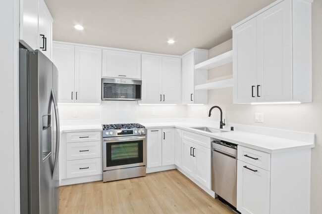 Kitchen - 15962 S Myrtle Ave