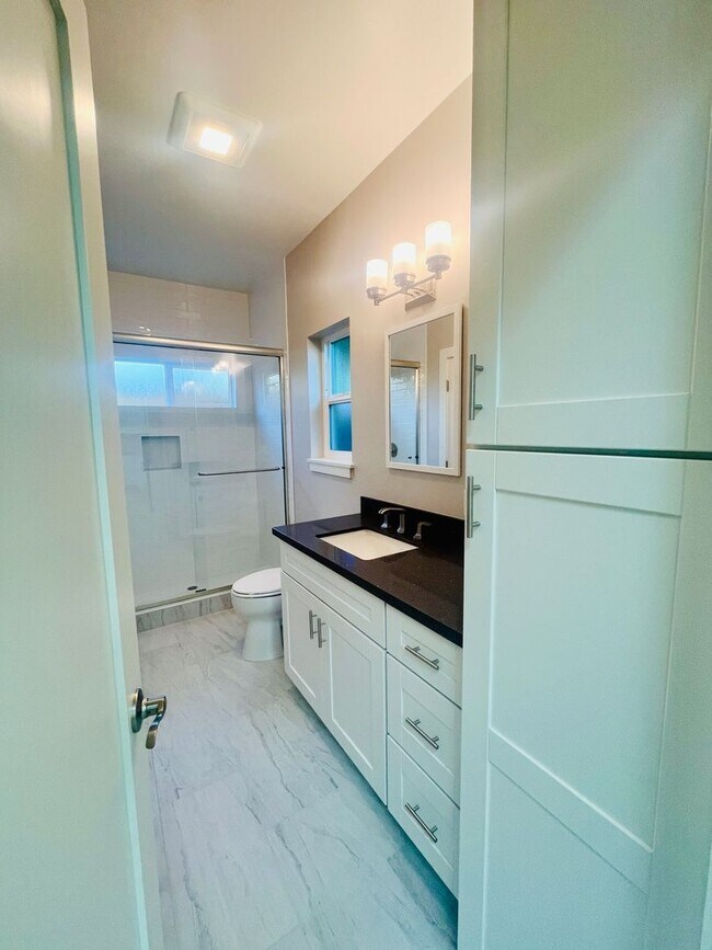 Foto del edificio - Beautiful 4 Bed 3 Bath San Jose Home - Bra...