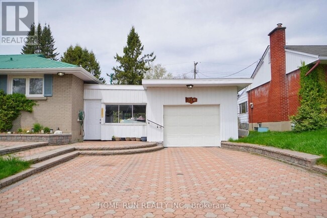 Building Photo - 91 Meadowlands Dr W