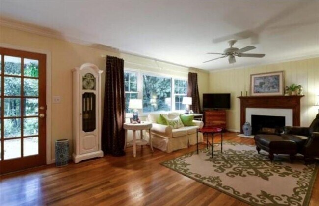 Foto del edificio - 392 S Woodland Dr SW