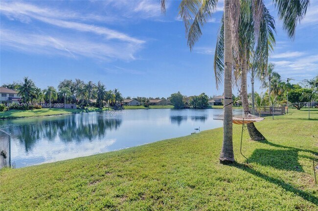 Foto del edificio - 5421 Hawkes Bluff Ave