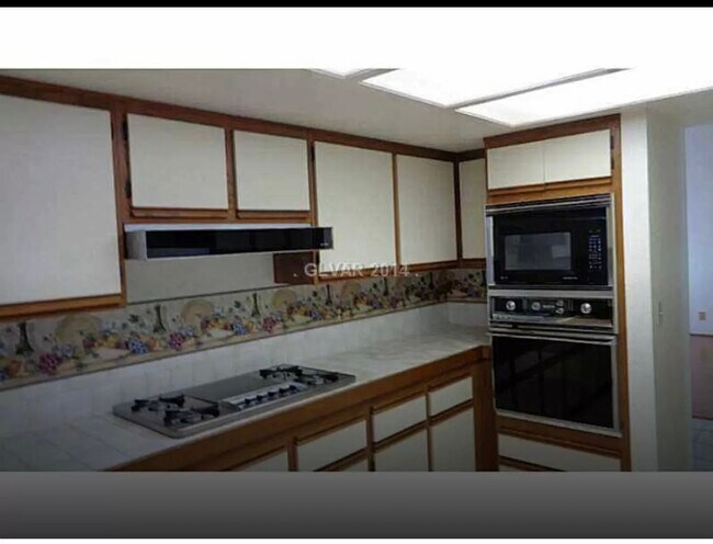 Foto del edificio - 3115 La Mancha Way