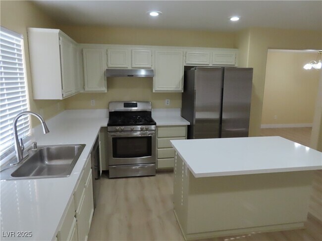 Foto del edificio - 8103 W Rochelle Ave
