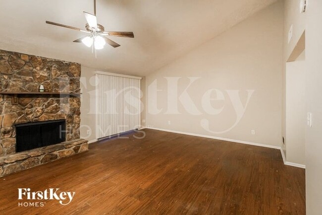 Foto del edificio - 5361 Martins Crossing Rd