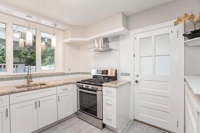 Kitchen 2 - 326 Leverington Ave