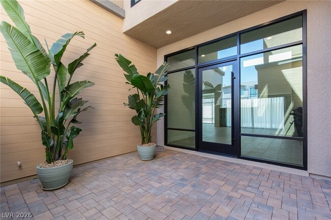 Building Photo - 10797 Canyon Bloom Dr