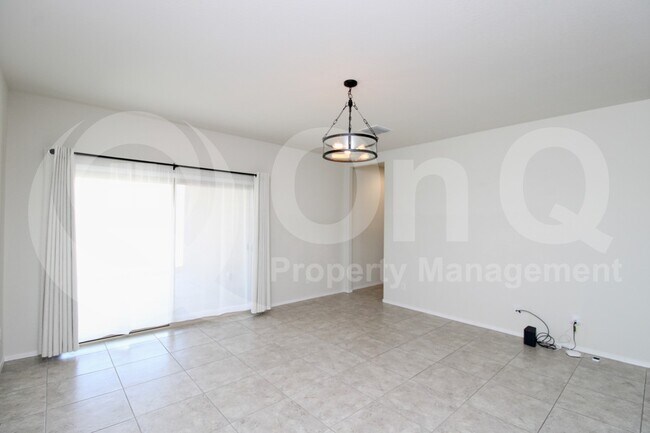 Foto del edificio - 1238 E Denvil Dr