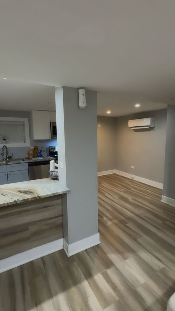 Building Photo - 5703 W Seminole St