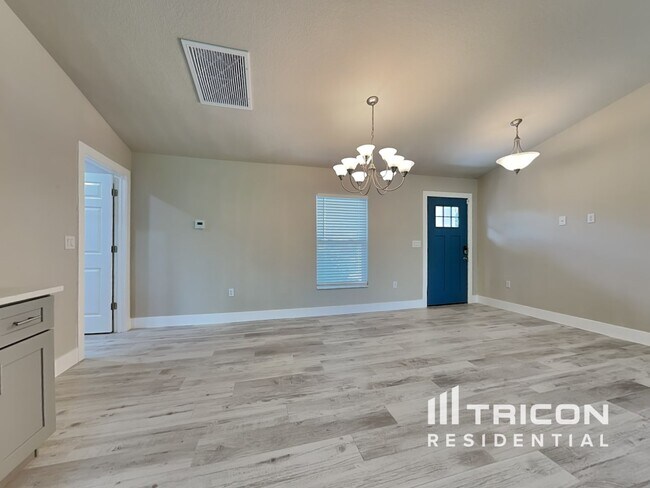 Foto del edificio - 248 Wayne Rd