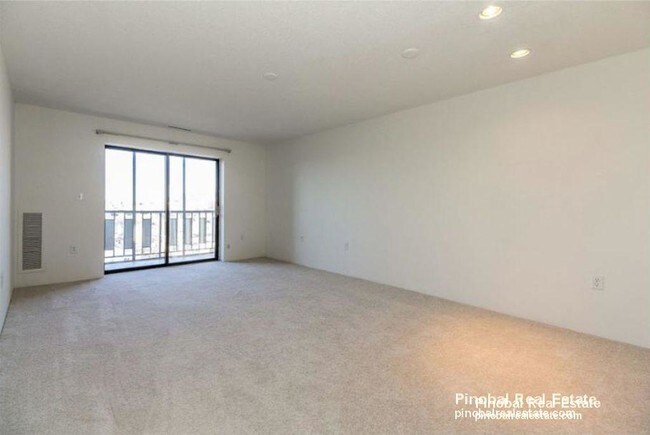 Building Photo - Ocean Views - Move in Ready!