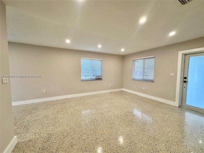 Building Photo - 10300 NW 35th Ct