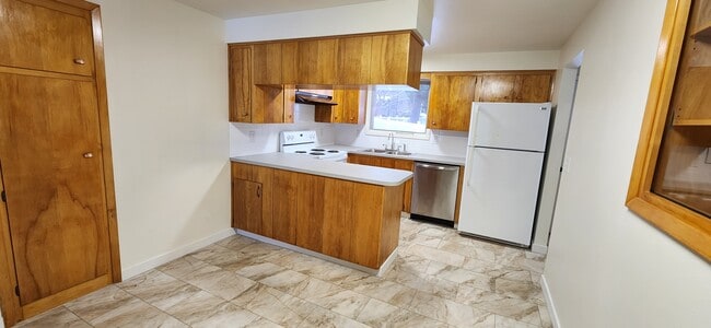 Building Photo - 806 W Westview Ave