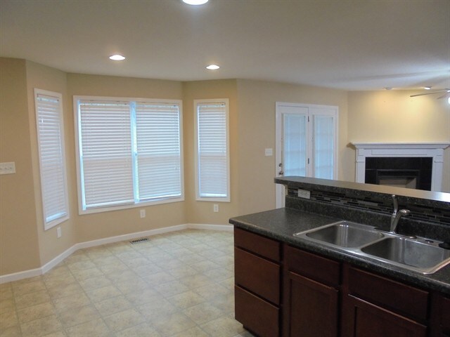 Building Photo - 5600 Gateswalk Ln