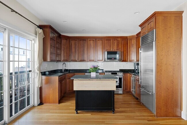 Foto del edificio - 402 E 3rd St