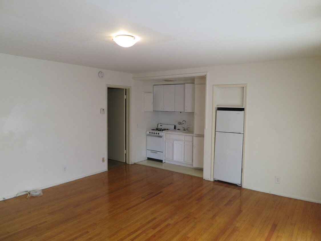 Kitchenette - 1958 1/2 S Beverly Glen Blvd