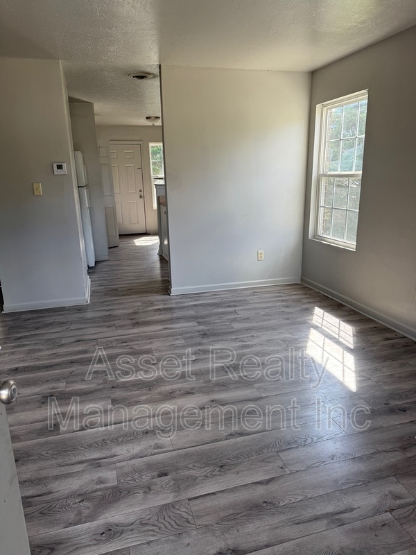 Foto del edificio - 230 Hardin Ln