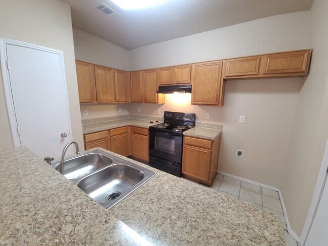 Foto del edificio - $2050  Large, single story Lancaster House