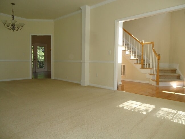 Building Photo - 417 Oakhall Dr