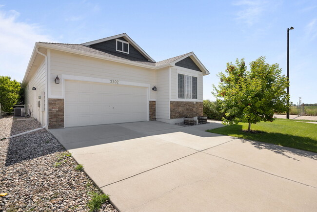 Building Photo - 2202 Thoreau Dr