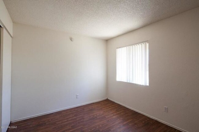 Building Photo - Westview Apartments