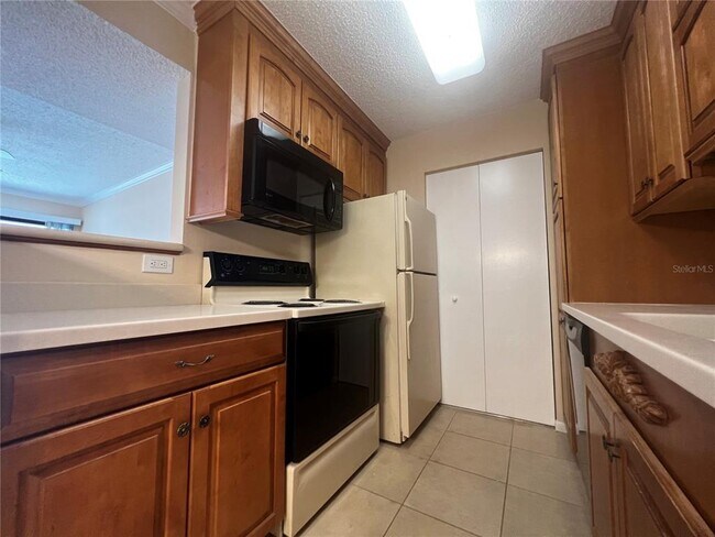 Building Photo - 455 Alt 19