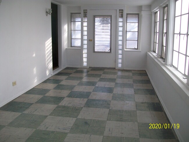Building Photo - 5912 W 200 S