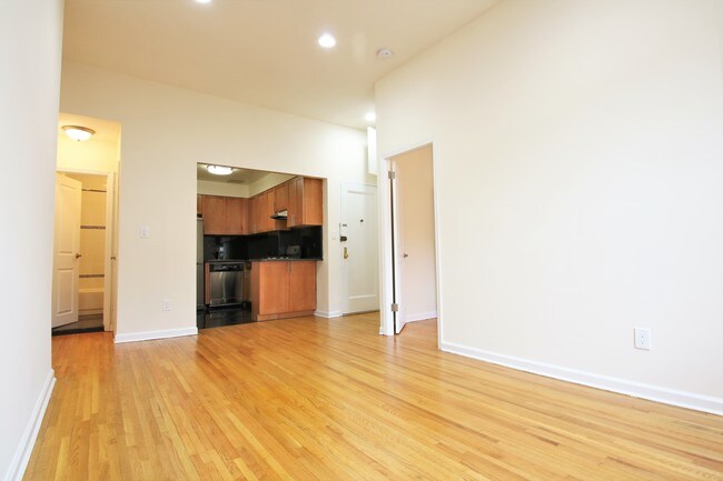 Building Photo - 34 W 75th St