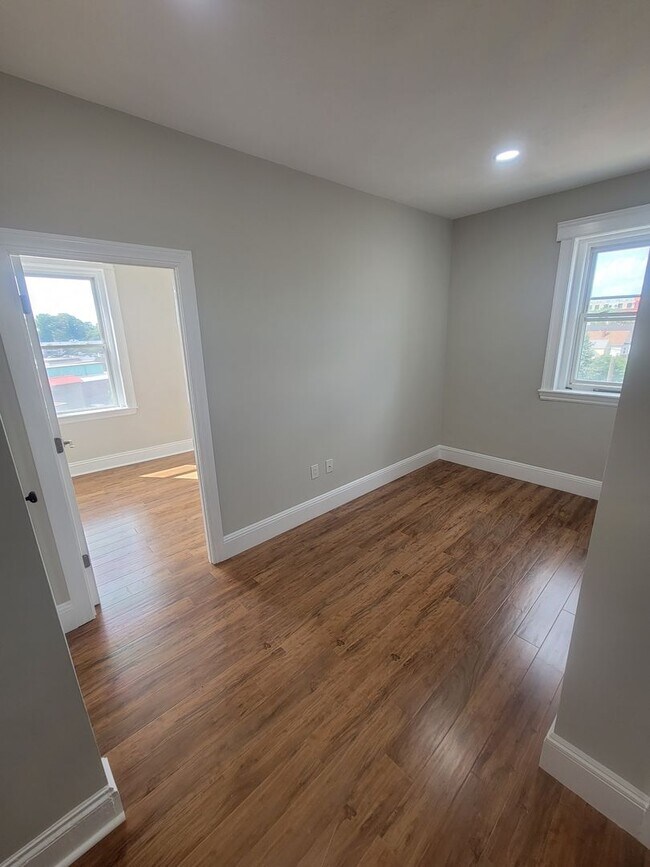 Building Photo - Allston Studio Apartment available 9/1/2026