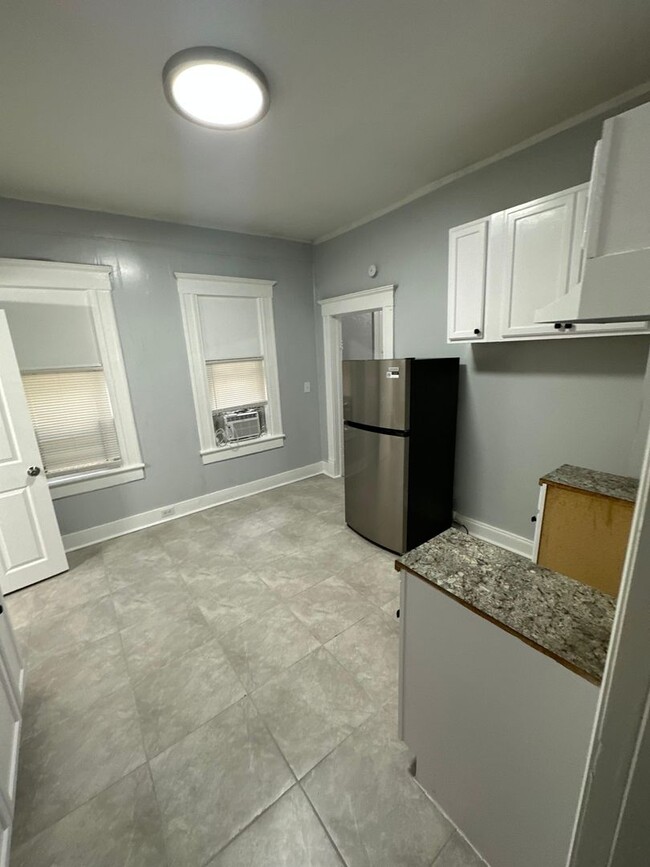 Building Photo - Fully Renovated 2/1 -Single Family Availab...