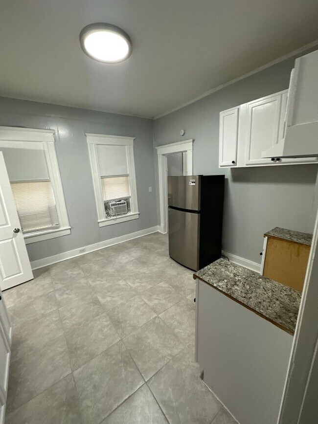 Foto del edificio - Fully Renovated 2/1 -Single Family Availab...