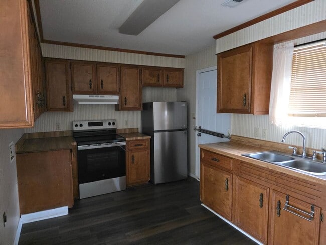 Building Photo - 1370 Lands End