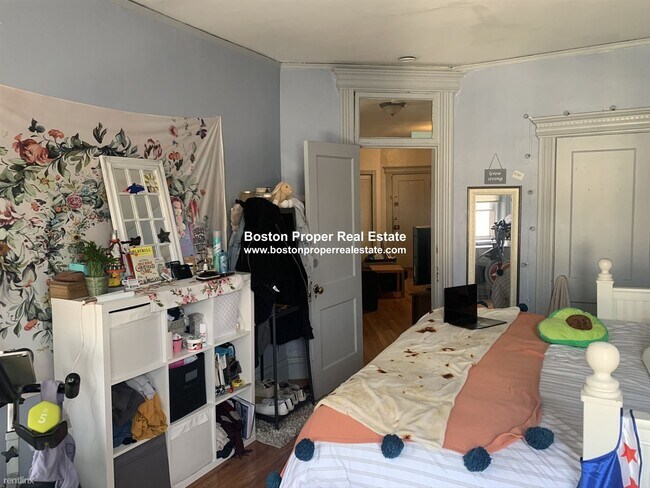 Building Photo - 64 Charlesgate E