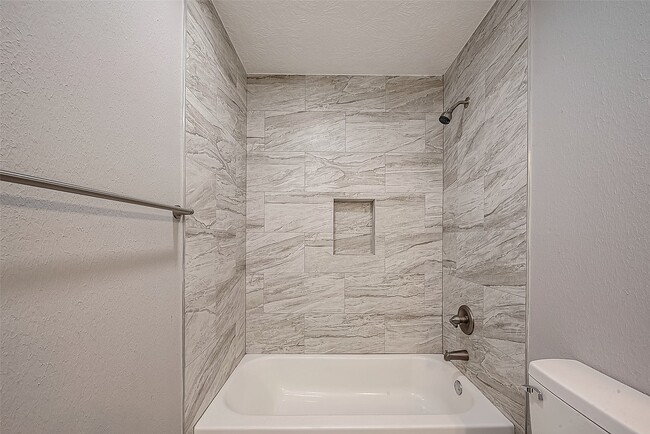 Foto del edificio - 1623 Cherry Ridge Dr