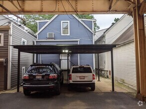 Building Photo - 2702 N Wilton Ave