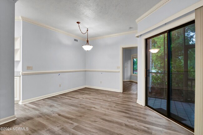 Foto del edificio - 115 Longstreet Dr
