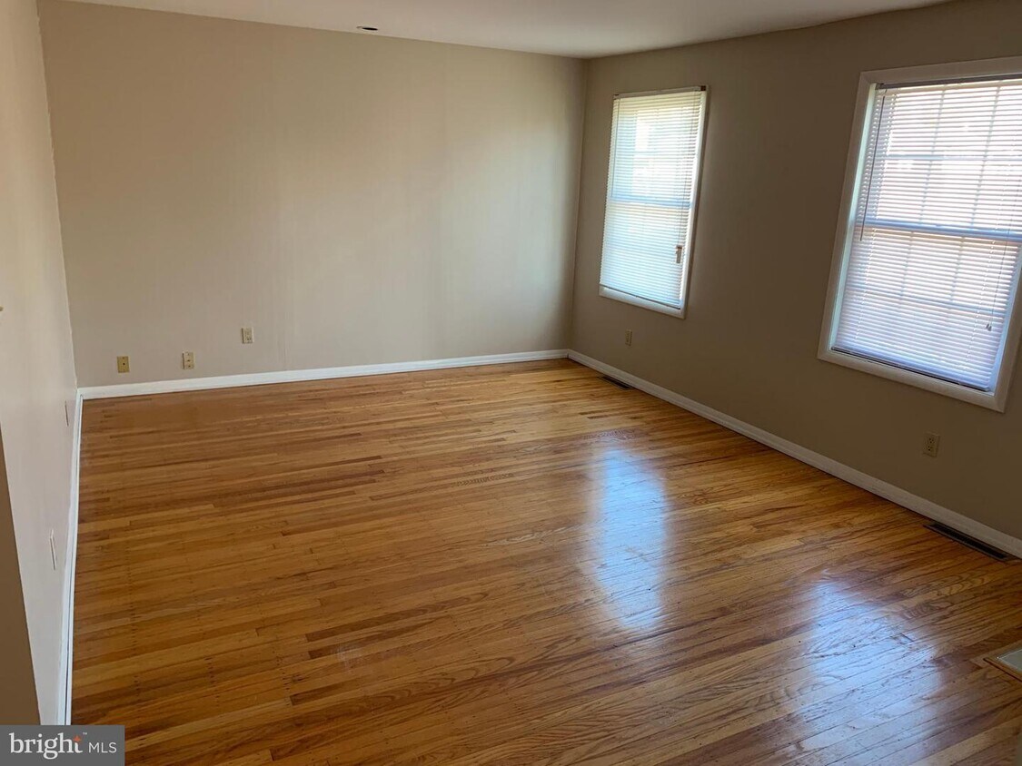 Foto principal - 727 Dartmouth Dr