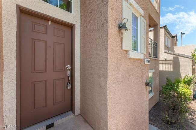 Building Photo - 9164 Enticing Ct