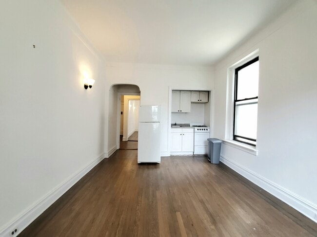 Building Photo - 163 E 87th St