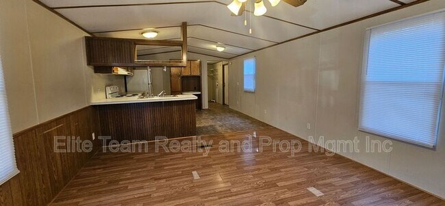 Foto del edificio - 3103 Cedarvale Rd