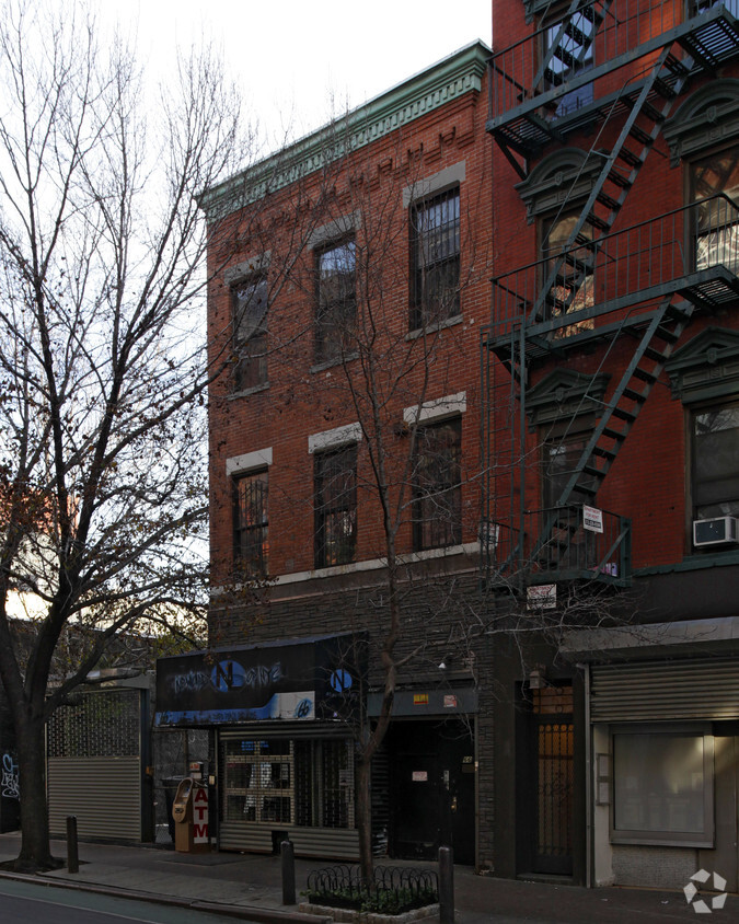 Primary Photo - 66 Clinton St
